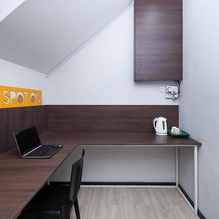 Spot On 89838 Lm Residence Miri Εξωτερικό φωτογραφία
