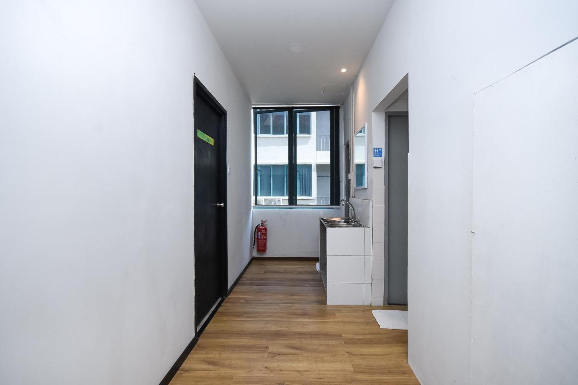 Spot On 89838 Lm Residence Miri Εξωτερικό φωτογραφία