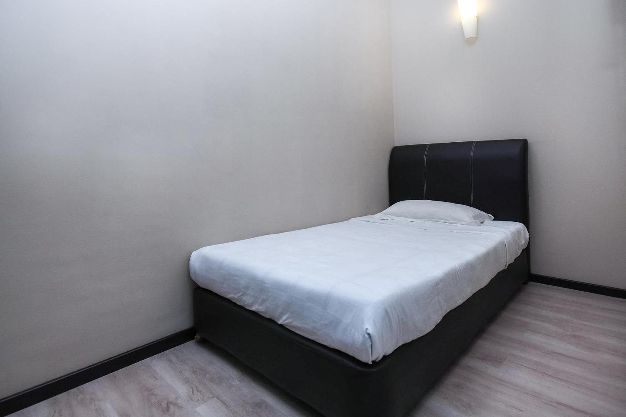 Spot On 89838 Lm Residence Miri Εξωτερικό φωτογραφία
