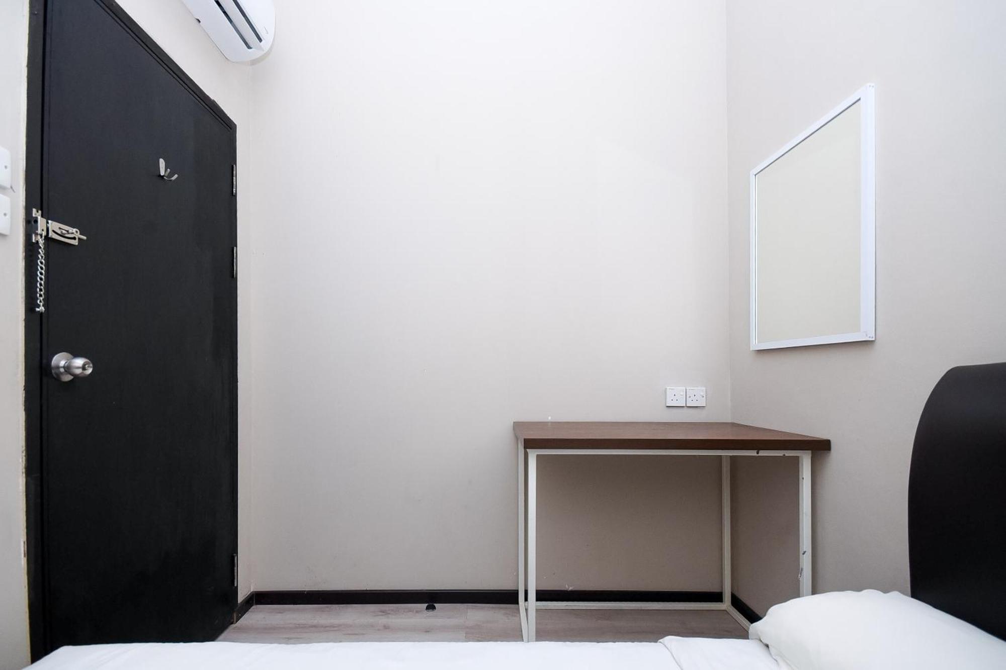 Spot On 89838 Lm Residence Miri Εξωτερικό φωτογραφία