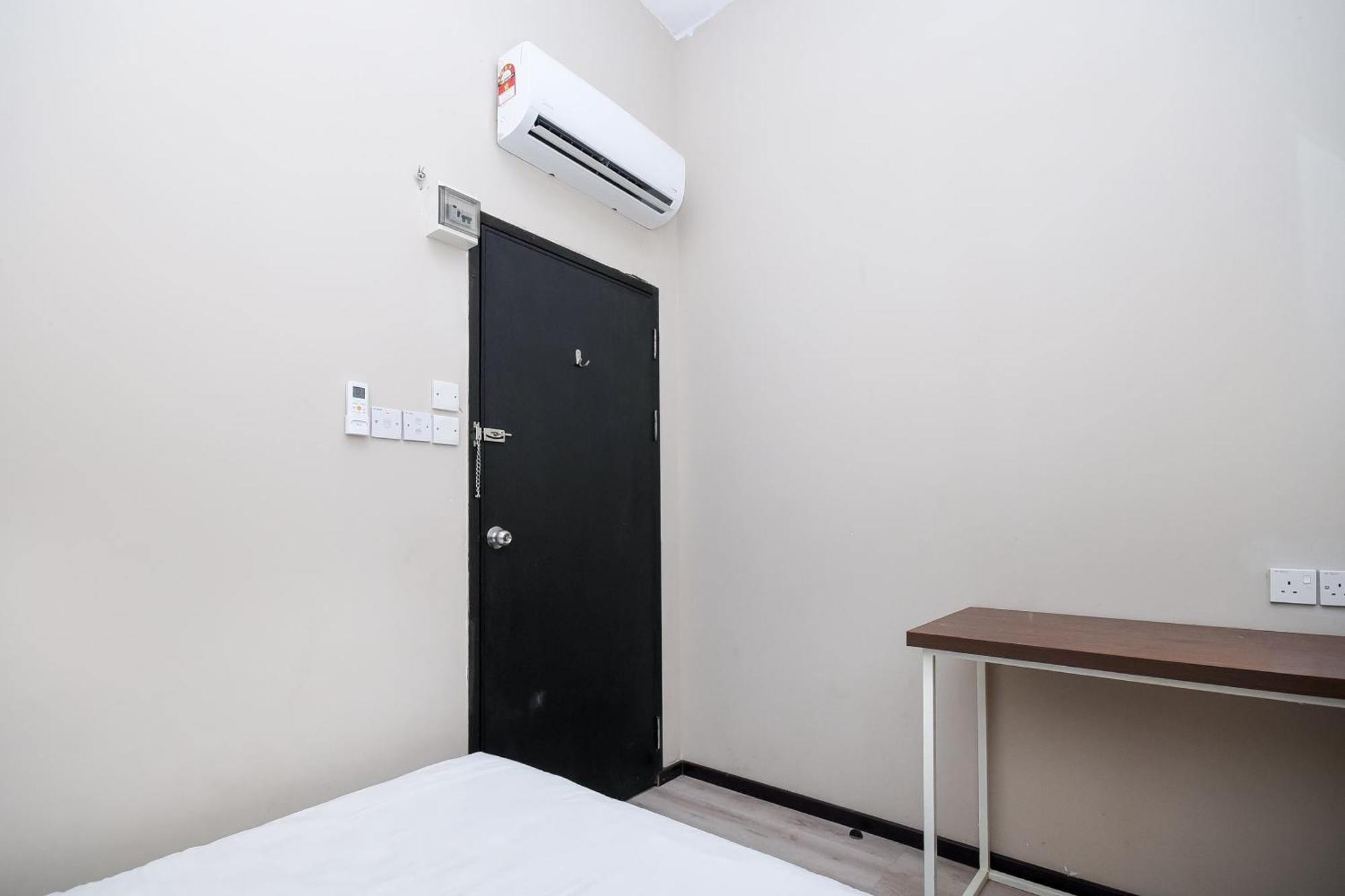 Spot On 89838 Lm Residence Miri Εξωτερικό φωτογραφία