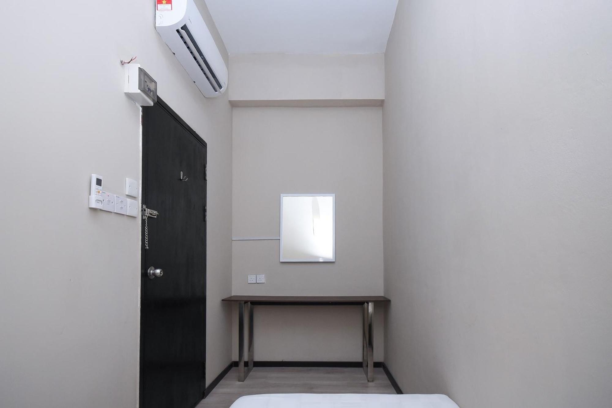 Spot On 89838 Lm Residence Miri Εξωτερικό φωτογραφία