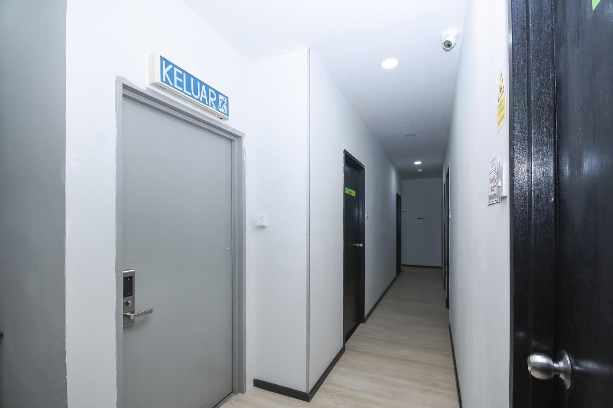 Spot On 89838 Lm Residence Miri Εξωτερικό φωτογραφία