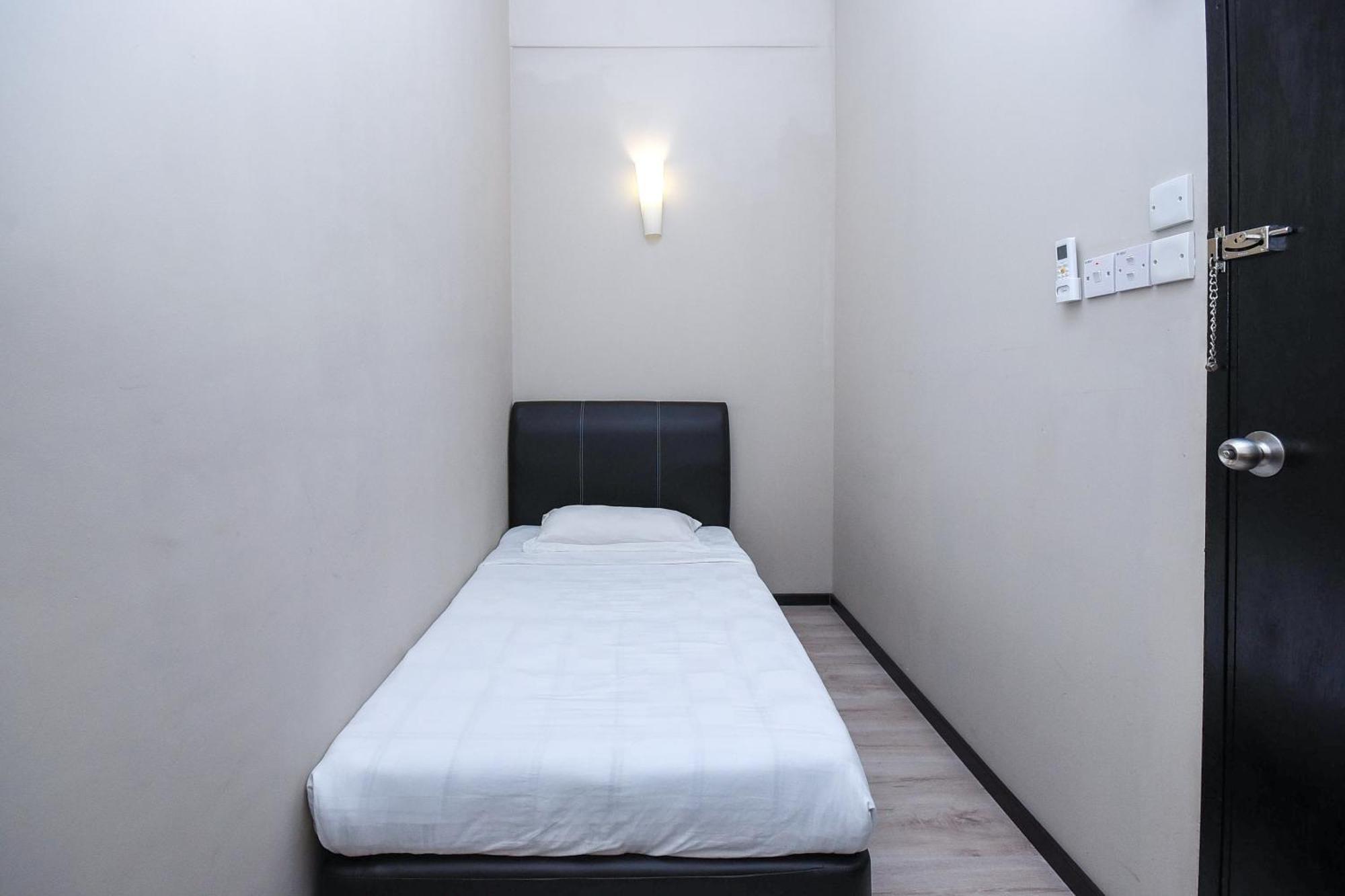 Spot On 89838 Lm Residence Miri Εξωτερικό φωτογραφία