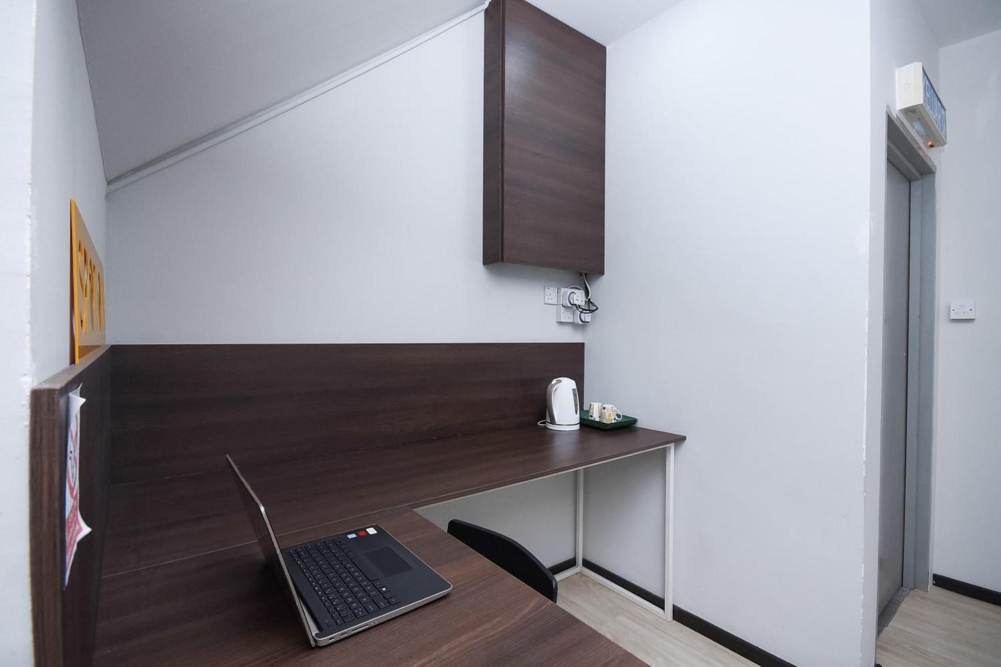 Spot On 89838 Lm Residence Miri Εξωτερικό φωτογραφία