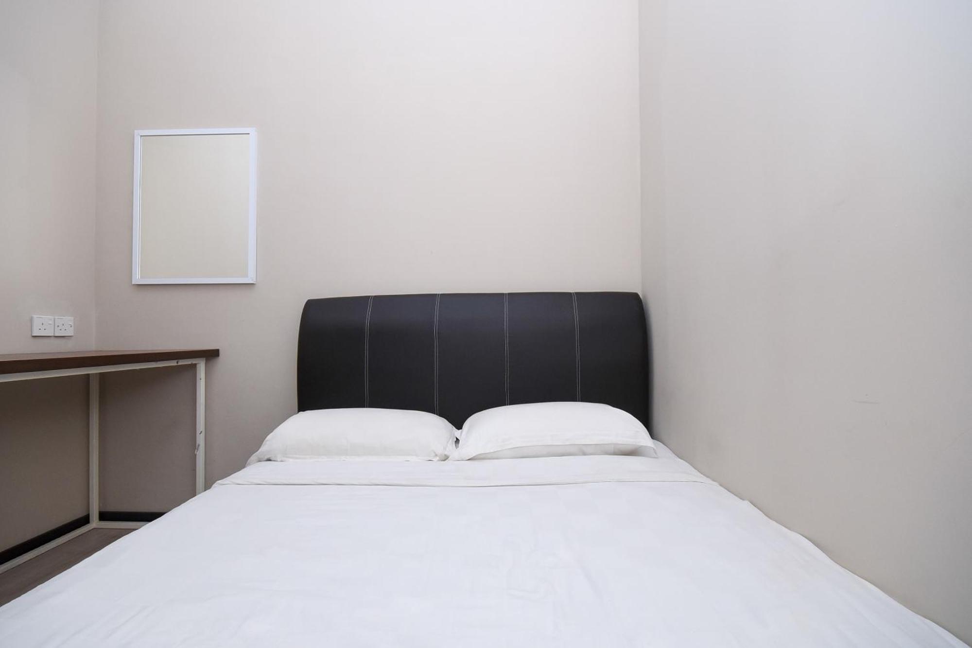 Spot On 89838 Lm Residence Miri Εξωτερικό φωτογραφία