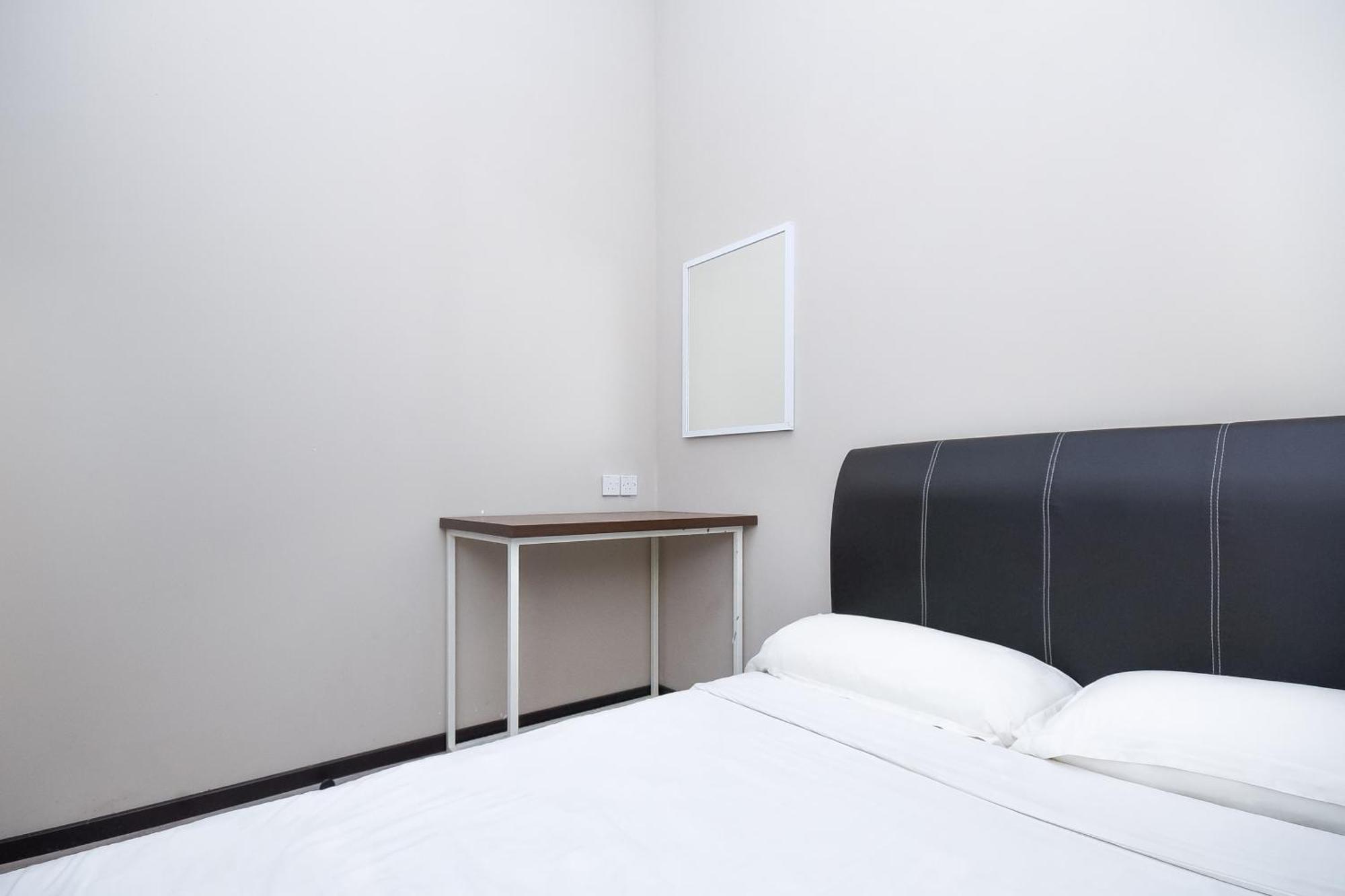 Spot On 89838 Lm Residence Miri Εξωτερικό φωτογραφία
