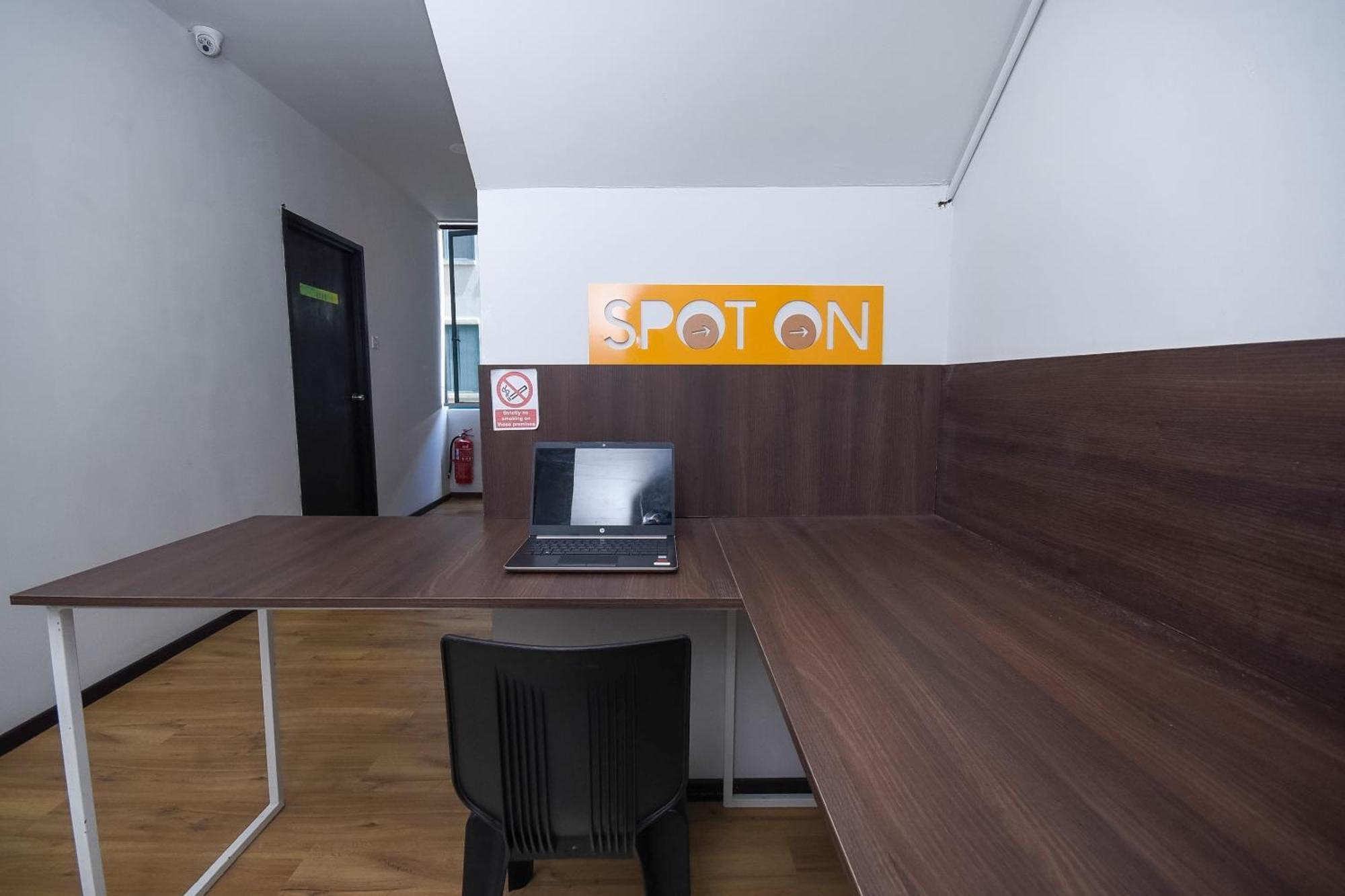 Spot On 89838 Lm Residence Miri Εξωτερικό φωτογραφία