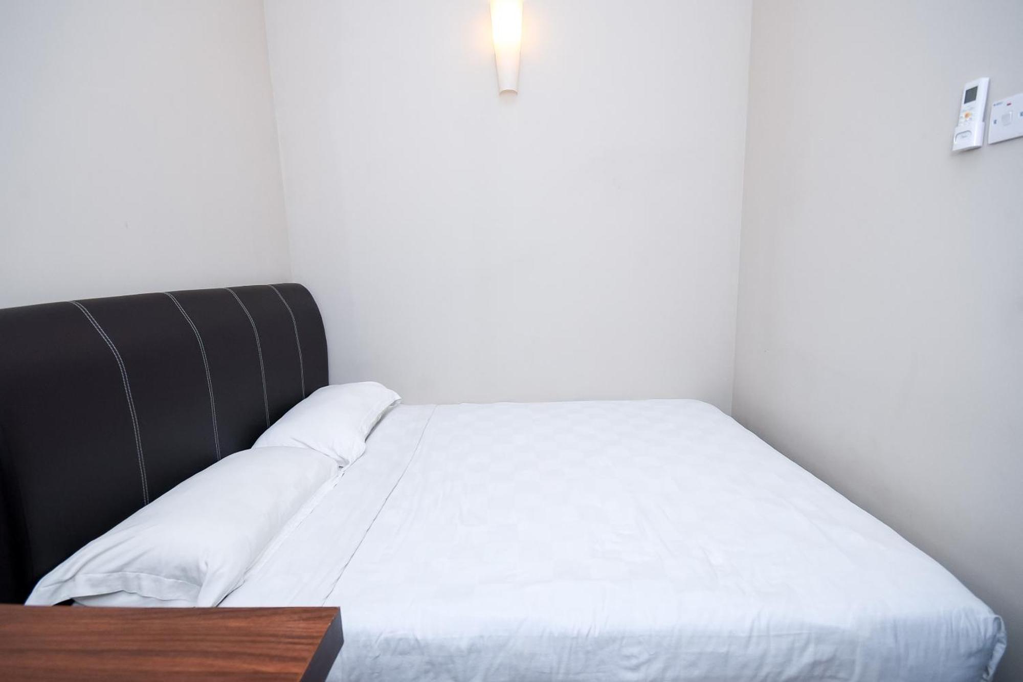 Spot On 89838 Lm Residence Miri Εξωτερικό φωτογραφία