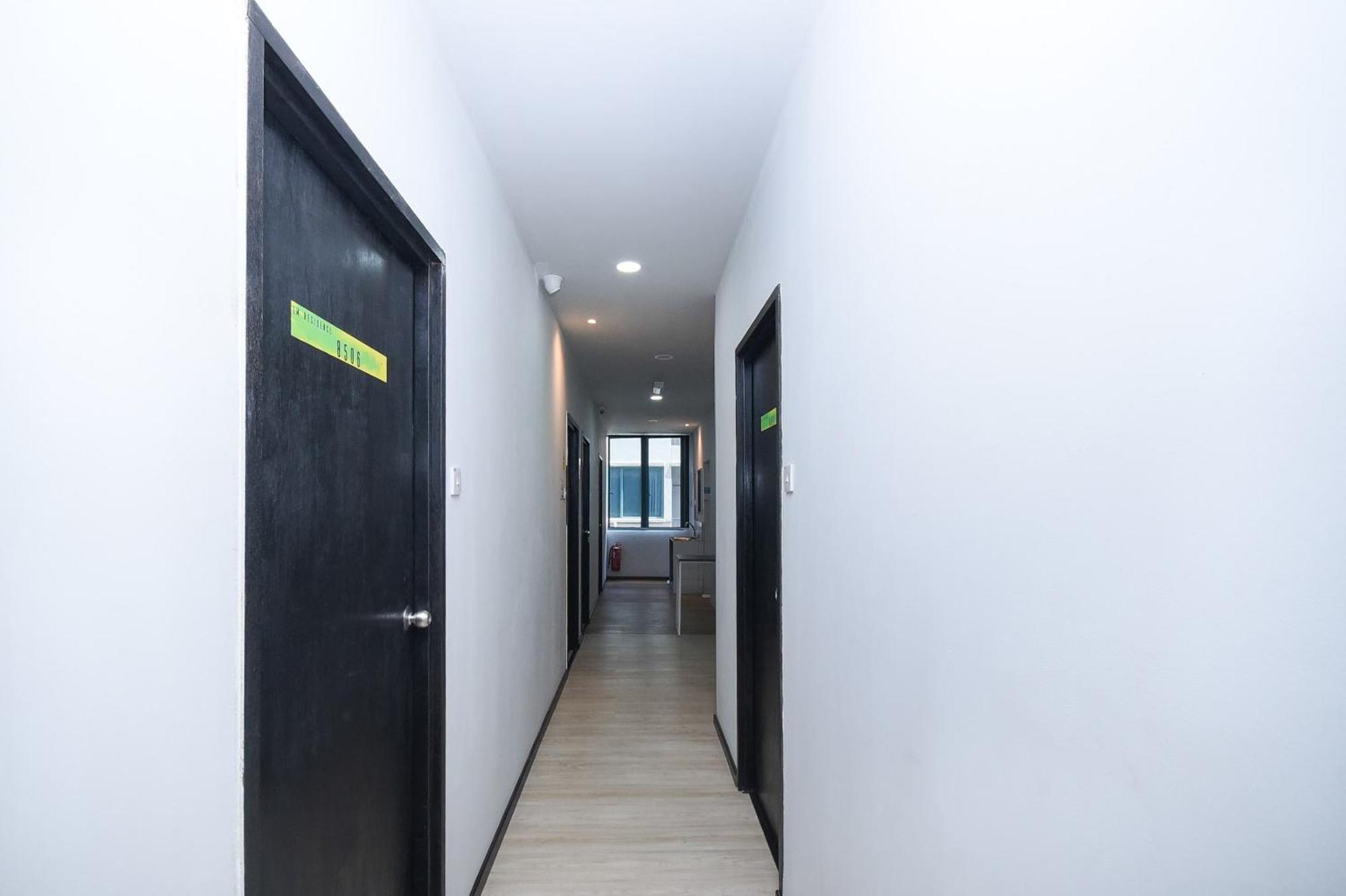 Spot On 89838 Lm Residence Miri Εξωτερικό φωτογραφία