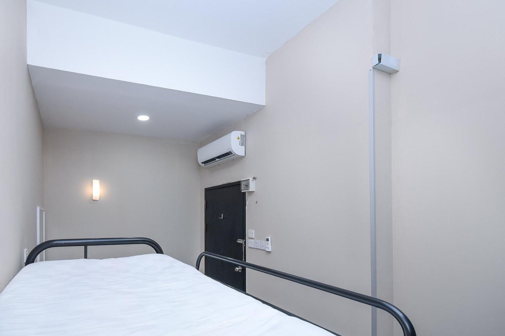 Spot On 89838 Lm Residence Miri Εξωτερικό φωτογραφία